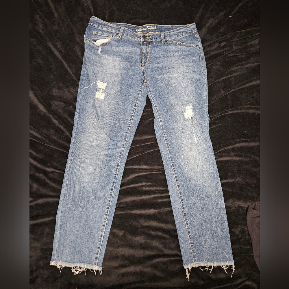 Universal Thread Women's Distressed Light Blue Denim Jeans 16W